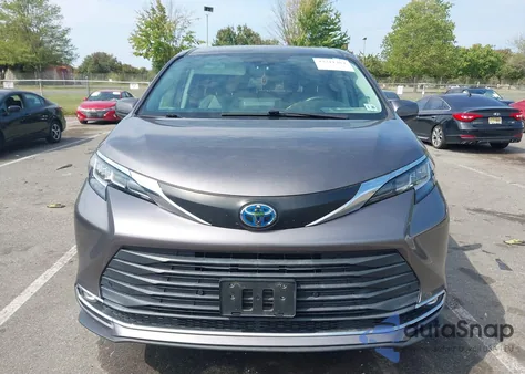 2021 Toyota Sienna Xle z USA, uszkodzony, nr VIN 5TDJRKEC5MS063932
